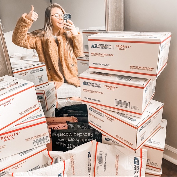 Welcome to my closet π€ - Picture 5 of 7